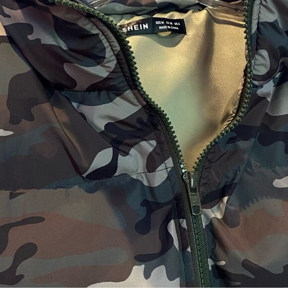 NWOT Camo Puffer Cropped Vest Medium - Picture 8 of 11